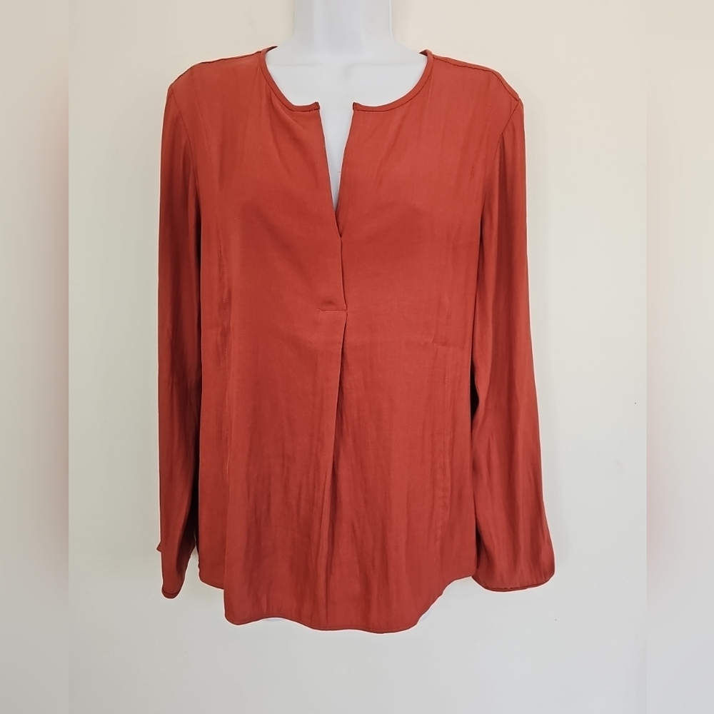 Banana Republics Pullover Satin Blouse Medium Rust Orange V-neck Long Sleeve
